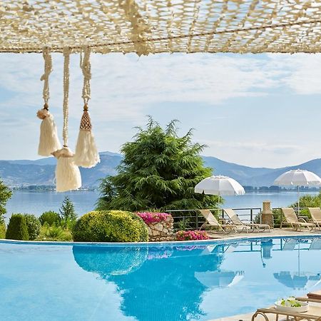 Limneon Resort & Spa Kastoria Ngoại thất bức ảnh The pool at the hotel