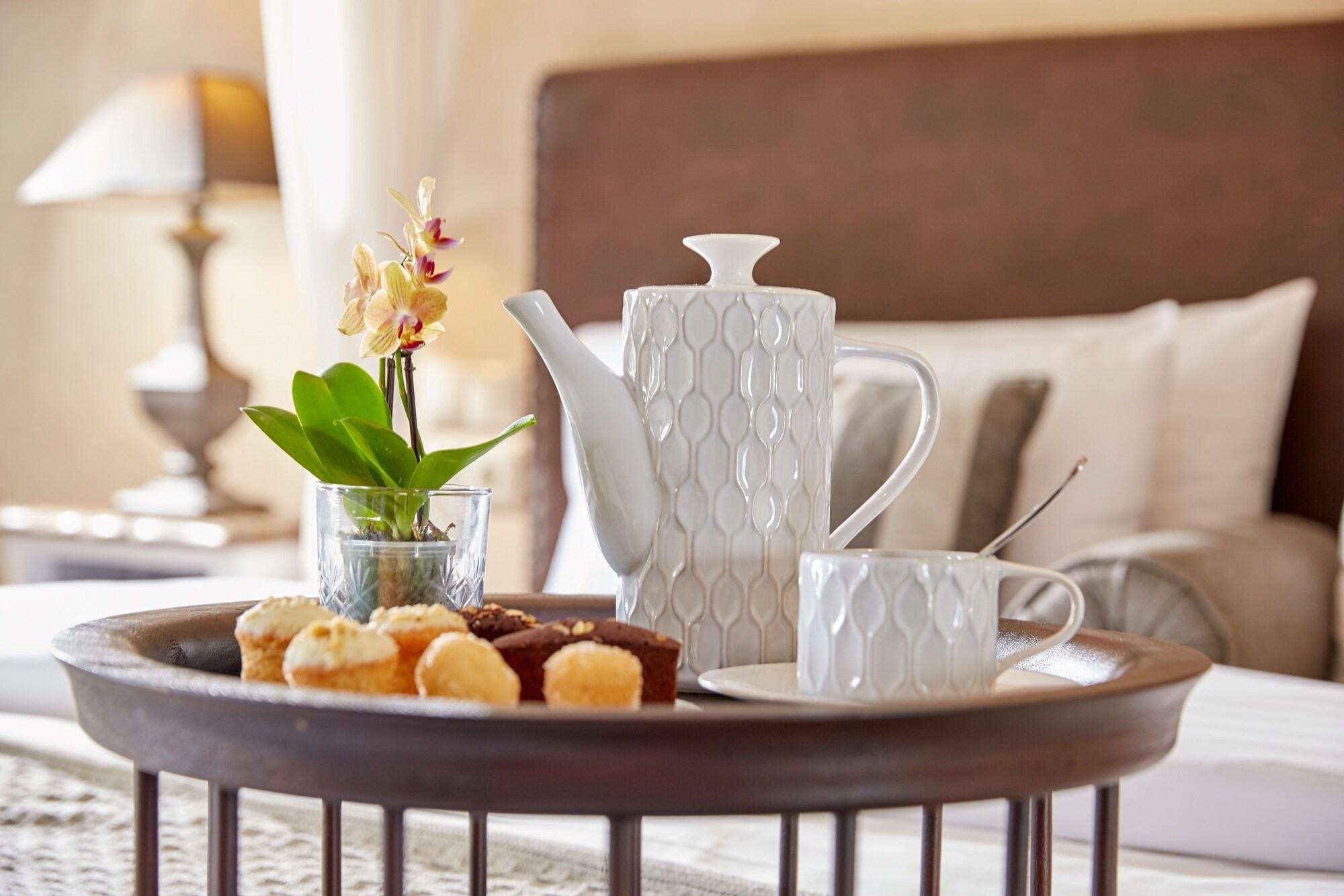 Limneon Resort & Spa Kastoria Ngoại thất bức ảnh Tea set