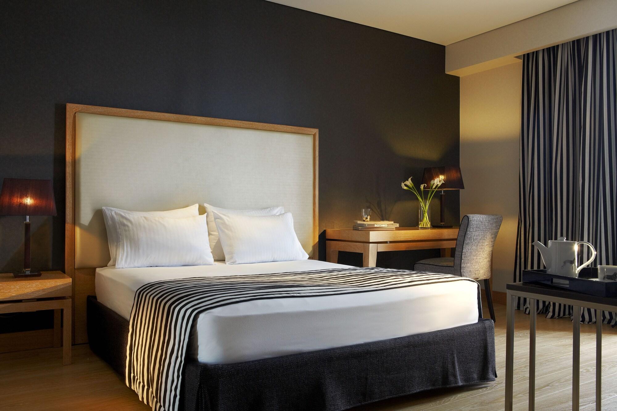 Limneon Resort & Spa Kastoria Ngoại thất bức ảnh A room at the hotel