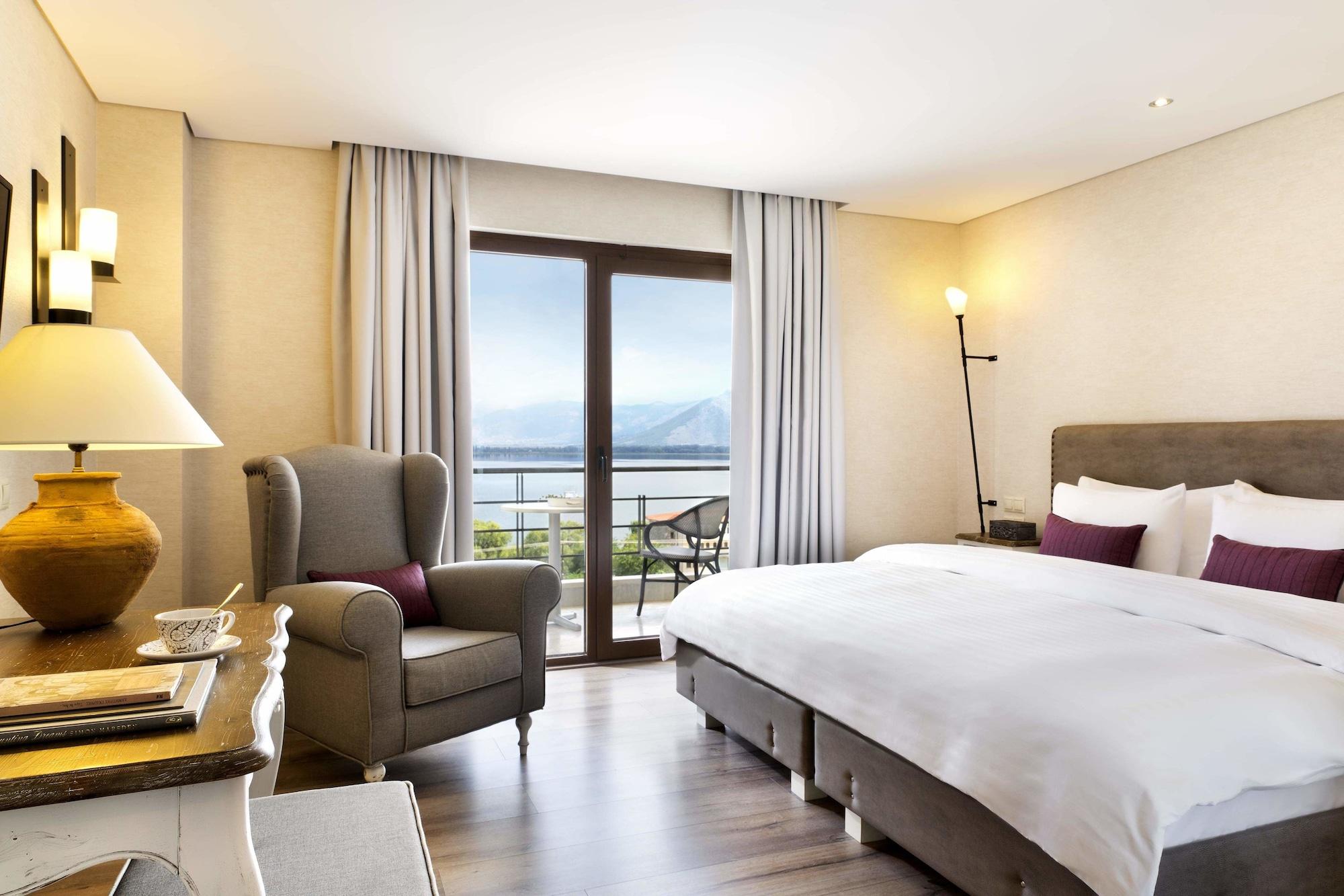 Limneon Resort & Spa Kastoria Ngoại thất bức ảnh A room at the hotel