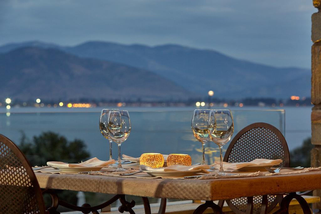 Limneon Resort & Spa Kastoria Ngoại thất bức ảnh A view of the Gulf of Pagani