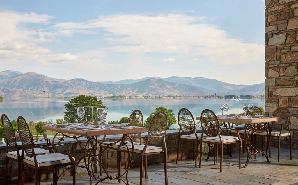 Limneon Resort & Spa Kastoria Ngoại thất bức ảnh View of the lake from the hotel
