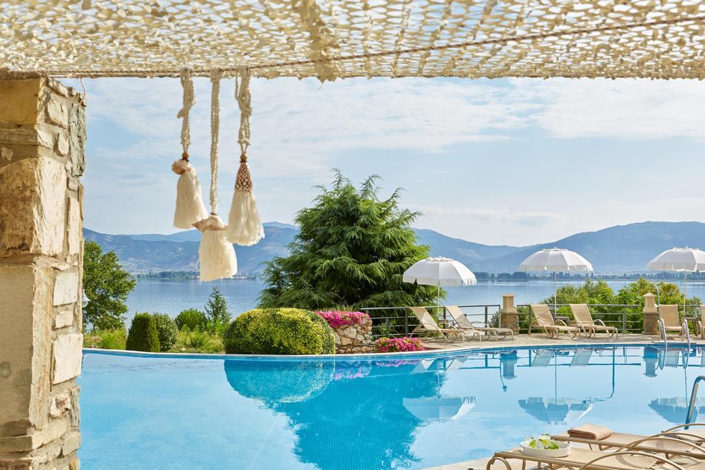 Limneon Resort & Spa Kastoria Ngoại thất bức ảnh The pool at the hotel