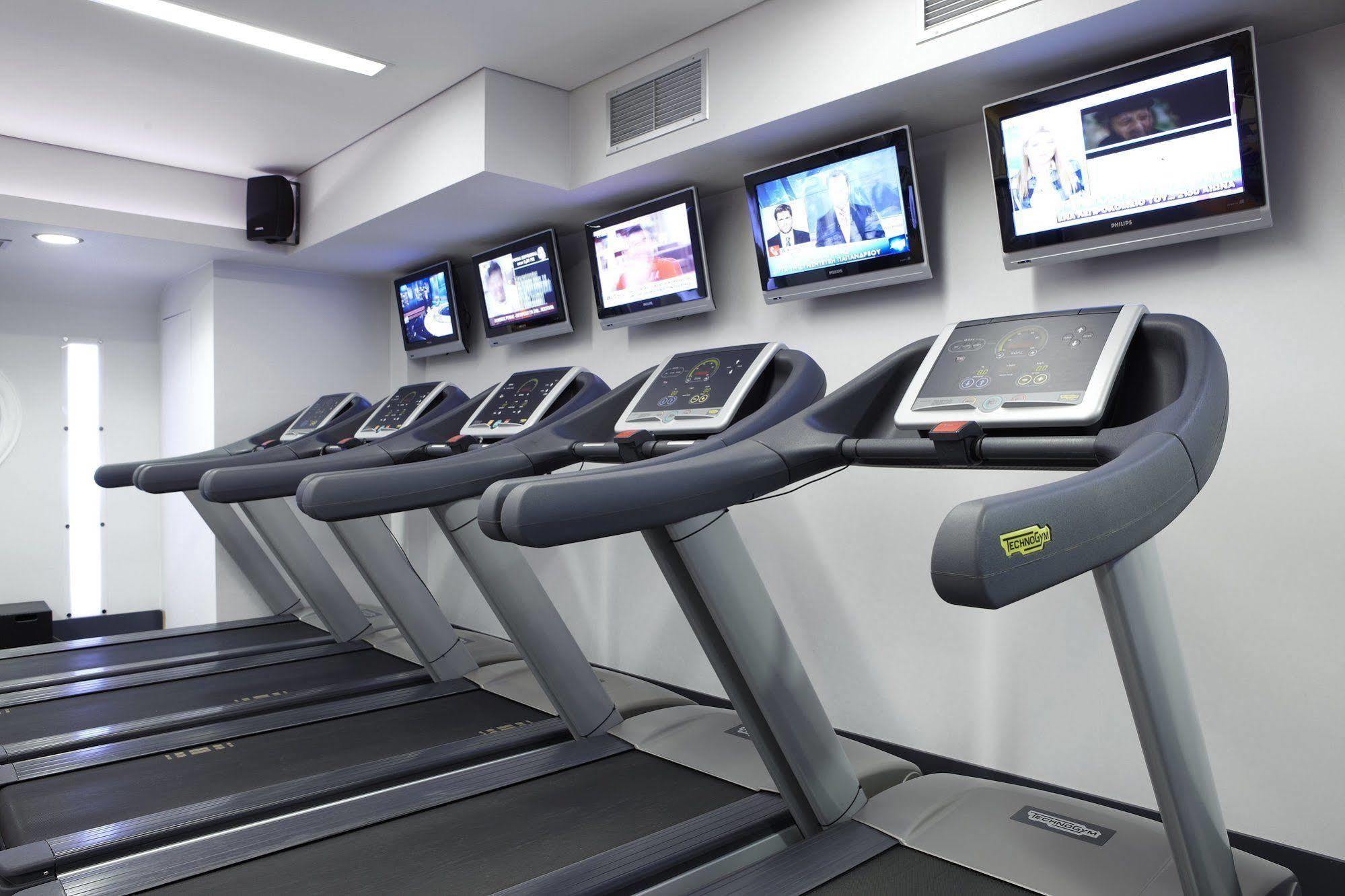 Limneon Resort & Spa Kastoria Ngoại thất bức ảnh A row of treadmills